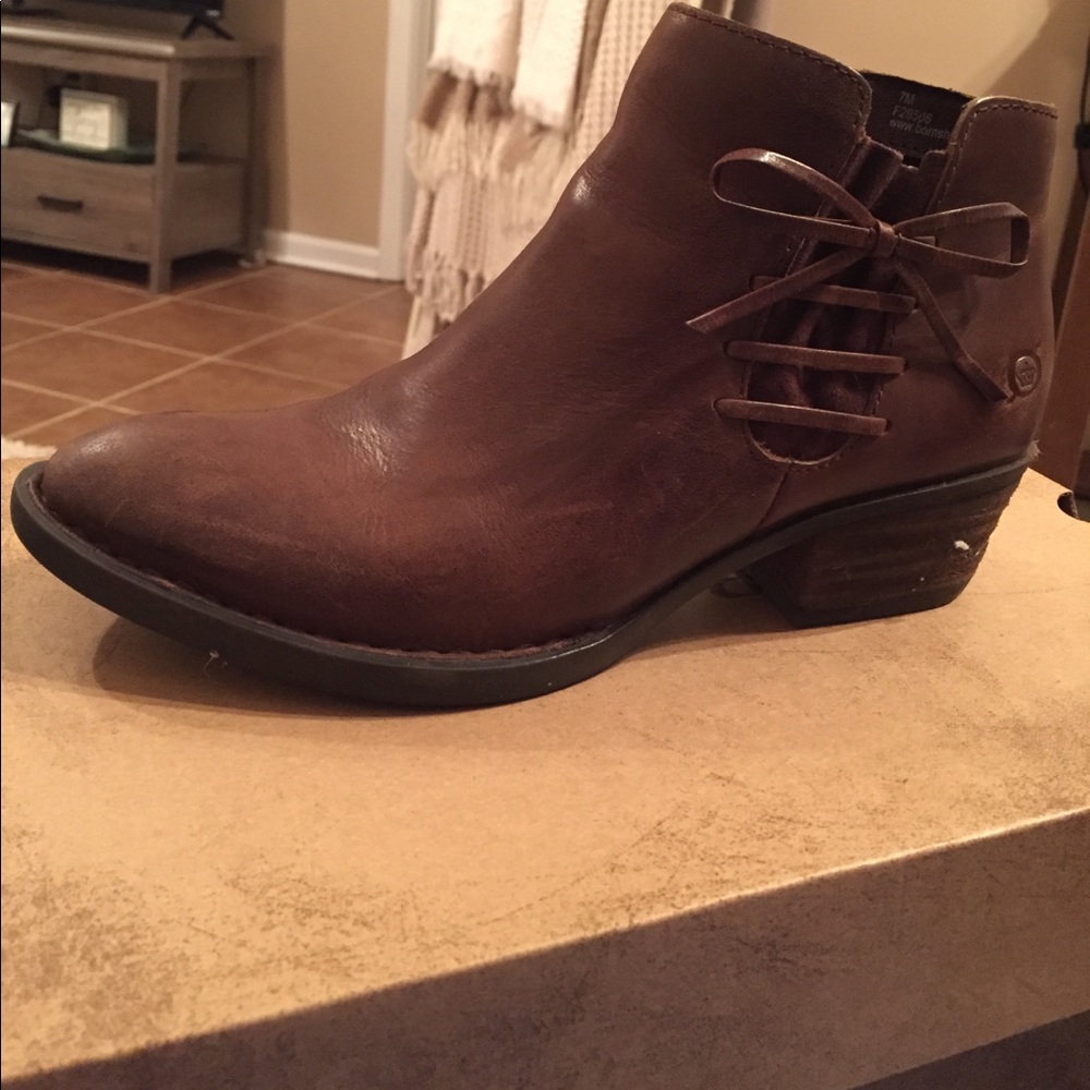 Women’s Born booties size 7